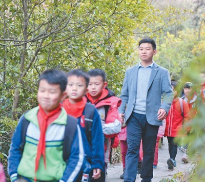 m男无限臀山 不是臀山一本产品手册海报